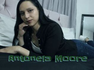 Antonela_Moore