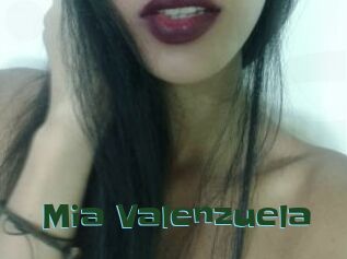 Mia_Valenzuela